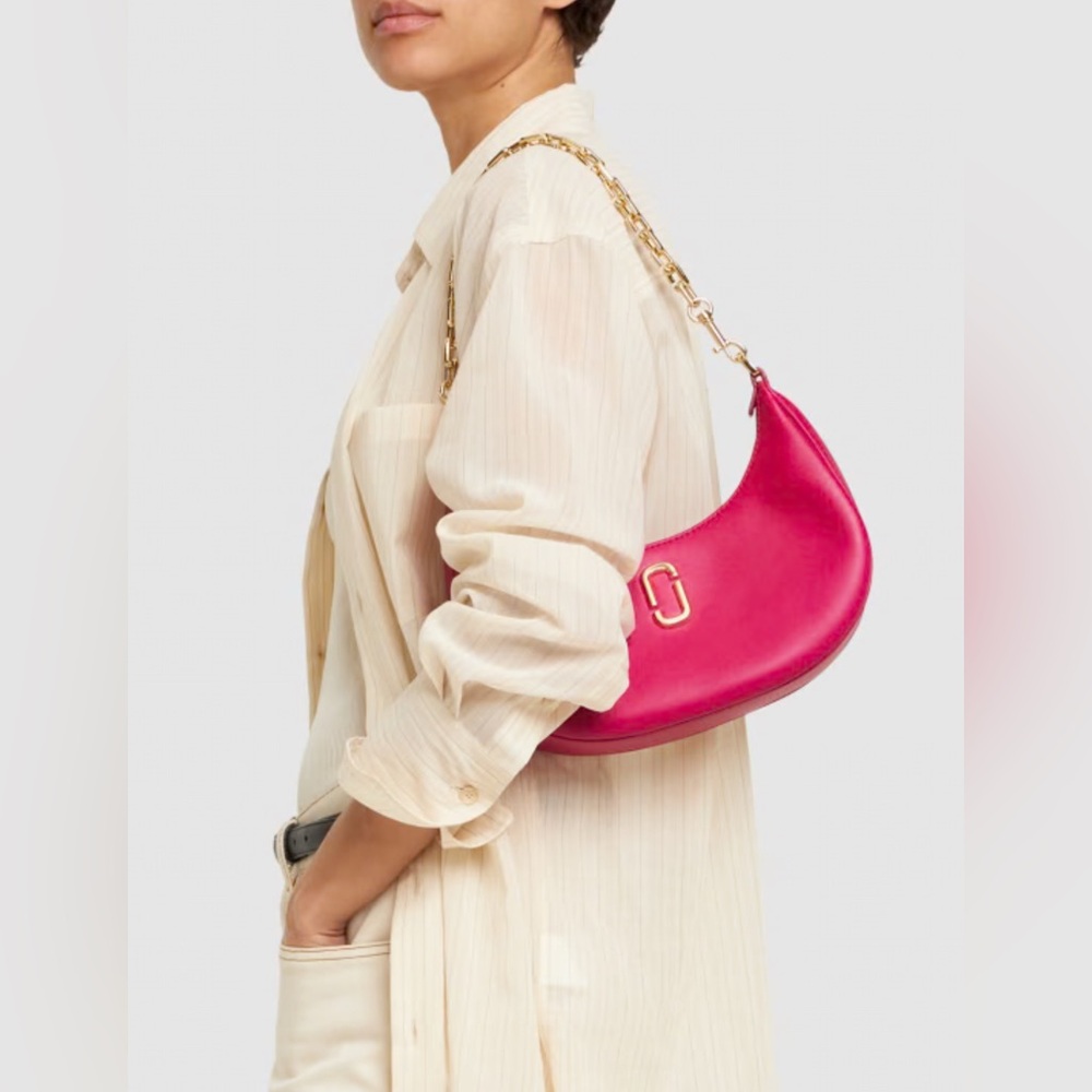 MARC JACOBS Small curve leather shoulder bag in Lipstick Pink